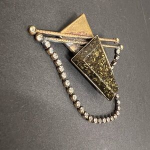 Vintage Antique Art Deco pin brooch with reinstones